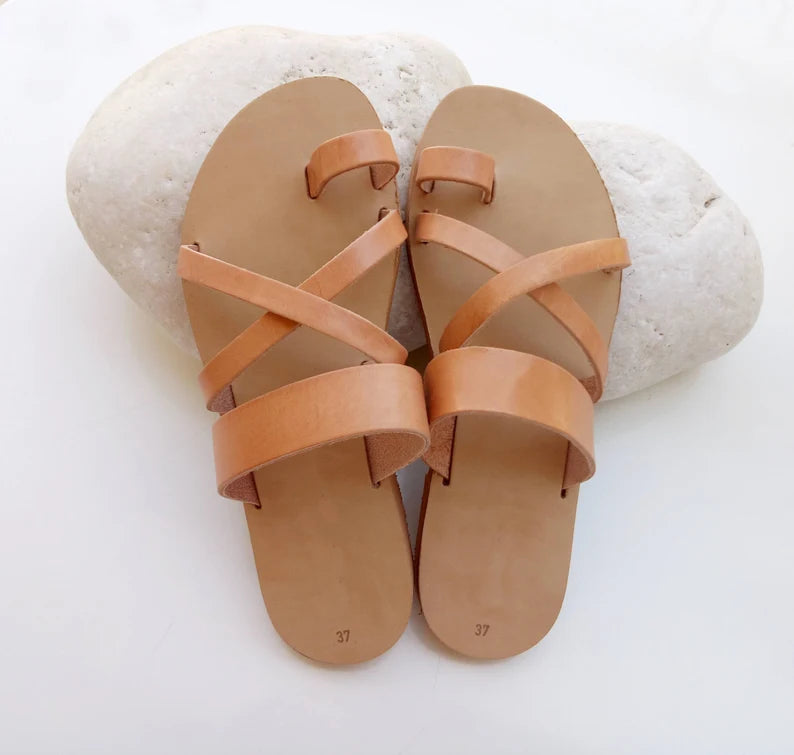 Classic ring toe leather sandals