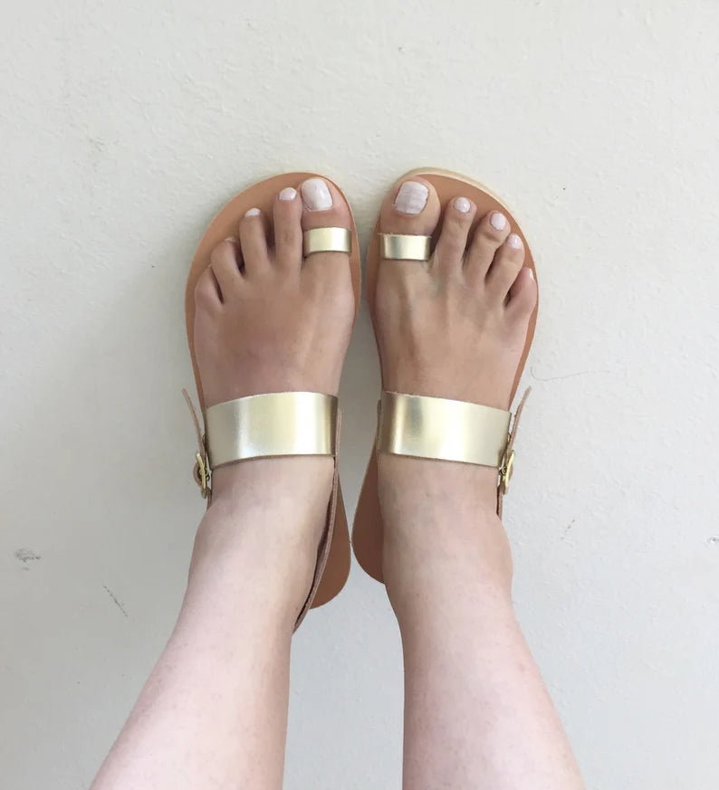 Ring toe ankle strap leather sandals