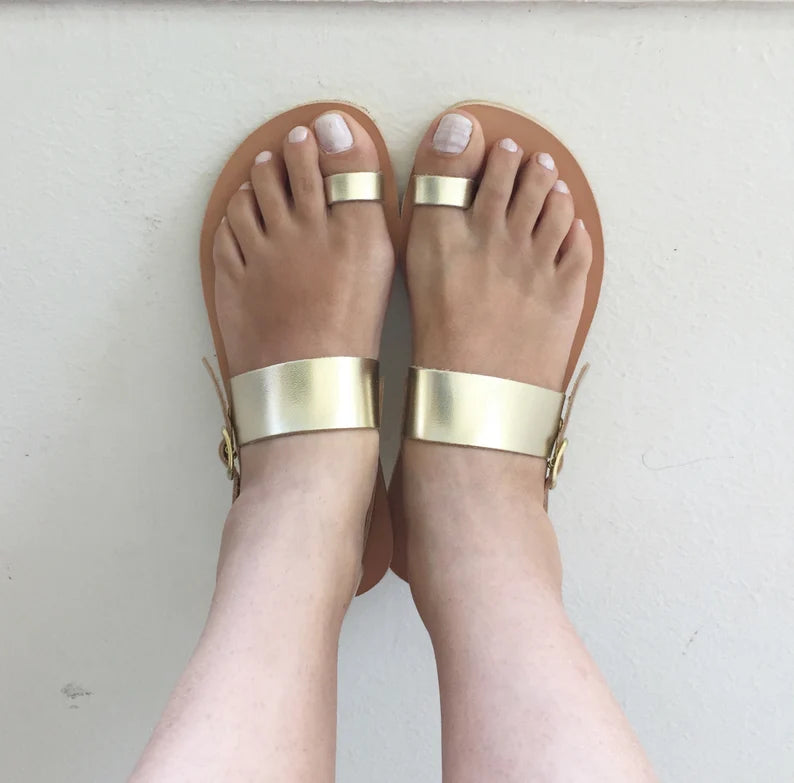 Ring toe ankle strap leather sandals