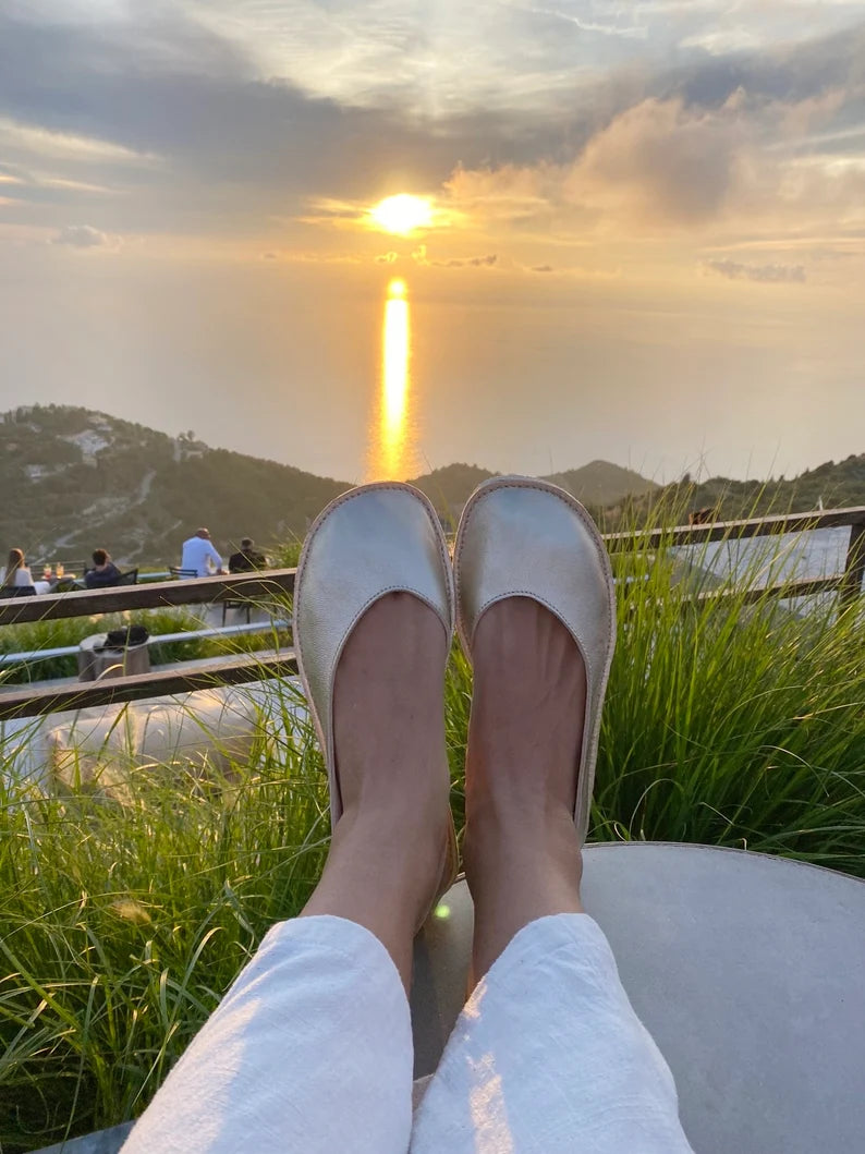 Flexible barefoot ballerinas
