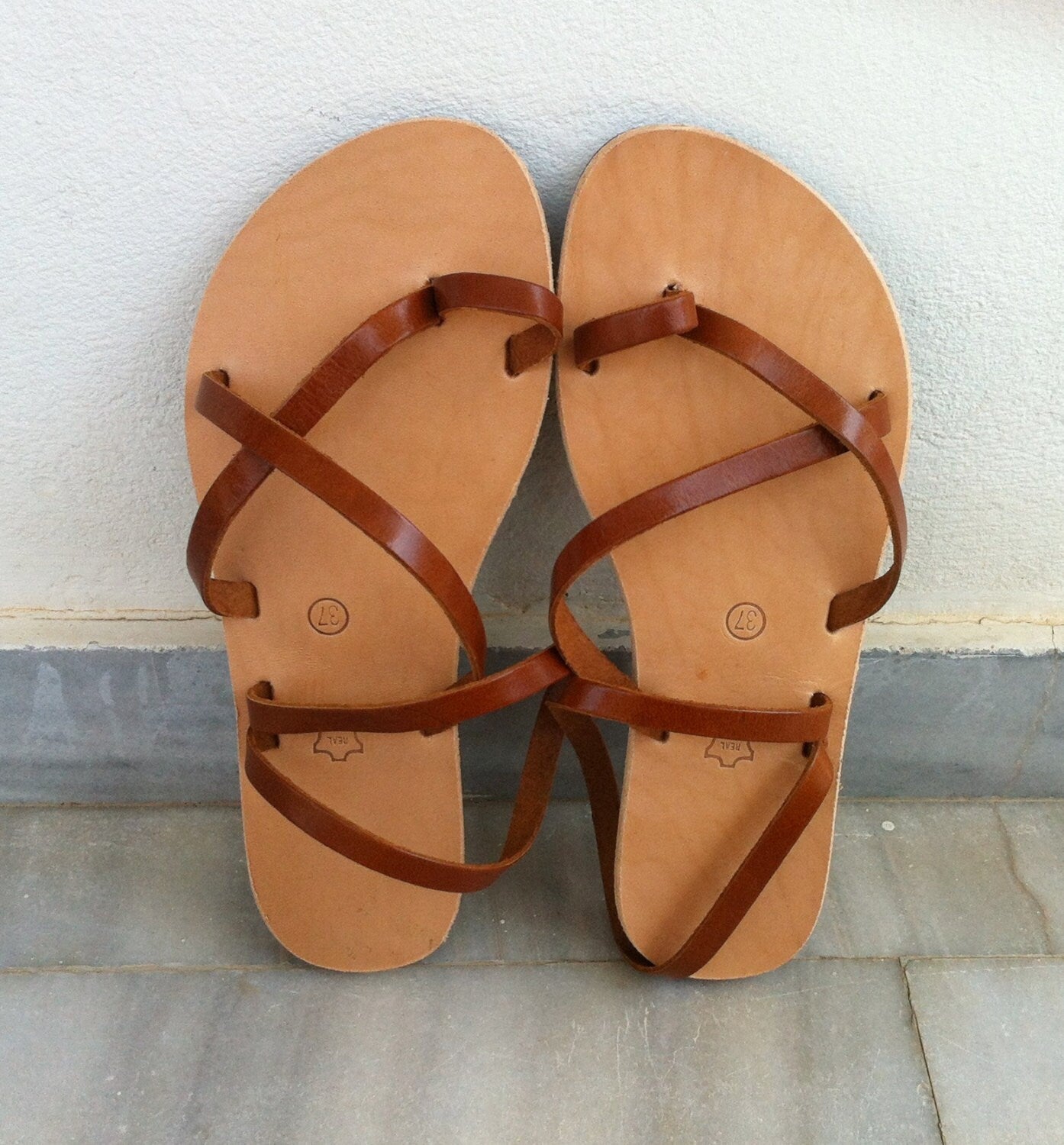 Leather ring toe sandals for women