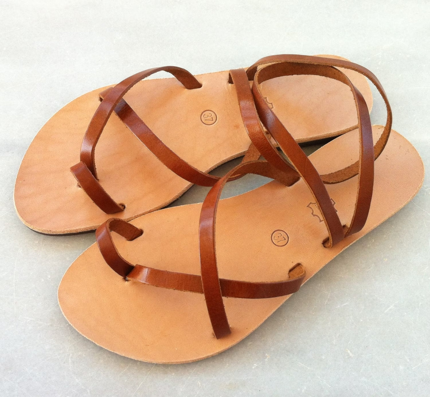 Leather ring toe sandals for women